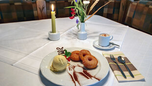 Apfelkuechle im Restaurant vom Hotel Gasthof Rössle in Senden bei Ulm